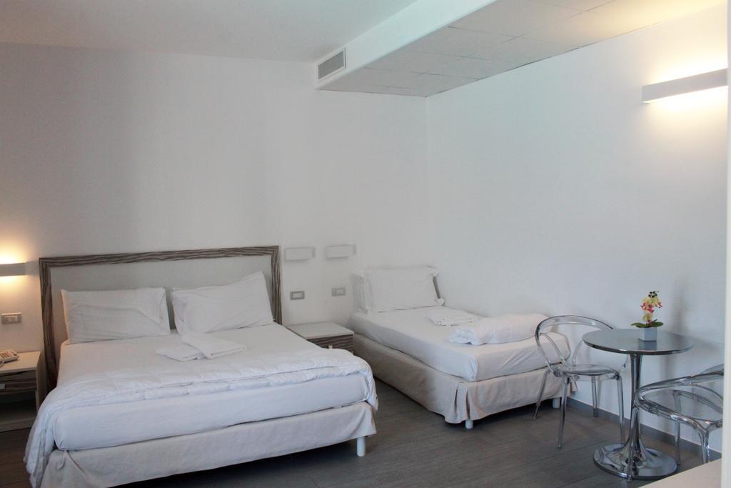Hotel Miramare Marina di Ragusa Oda fotoğraf